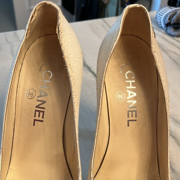 CHANEL 2014 White Crackled Leather CC Logo Pumps Sz 36.5 - Picture 3 of 7
